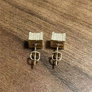 Boucles d'oreilles clous en moissanite pavée, carrées, dorées, scintillantes, bijoux de luxe pour femmes - Product Image 2