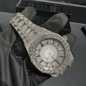 นาฬิกาข้อมือผู้ชาย Splendid Gift Jewelry ประดับเพชร หน้าปัดอนาล็อก ควอตซ์ ขนาด 28 มม. สายเงิน ประดับโมอิสซาไนต์ กระจกแซฟไฟร์ กลไก ETA กันน้ำ 10 เมตร - Product Image 2