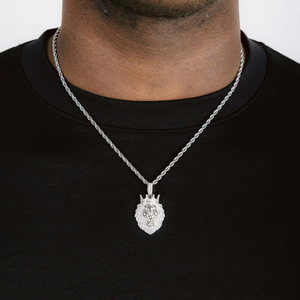 Pendentif Couronne de Lion en Moissanite Argentée, Collier Statement Hip Hop Tonalité Blanche, Bijou de Mode de Luxe, Charme Couronne de Lion - Product Image 1