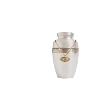 Urna de metal elegante y de calidad superior con un acabado pulido para recuerdos reflexivos - Product Image 6