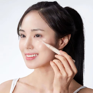 คอนซีลเลอร์ DD 3 กรัม สีเบจอ่อน กลิ่นวานิลลา หัวซิลิโคน ช่วยปกปิด บำรุงผิว มอบความชุ่มชื้น ใช้ง่าย รวดเร็ว สำหรับผู้หญิงทุกสภาพผิว - Product Image 1