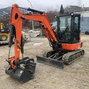 Excavadora Compacta Usada de 3000 kg, Color Amarillo, con Cuchilla Topadora Frontal y Orugas de Goma para un Nivelado Residencial Preciso - Product Image 1