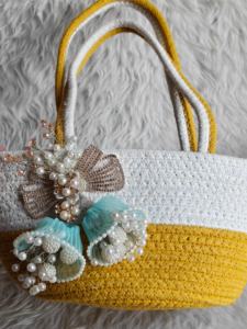 Elegante Bolso Tote de Paja Tejido a Mano con Lazos Adornados con Perlas, Broche Decorativo de Diamantes de Imitación, Bolso de Mano Estiloso para el Verano, Bolso de Vacaciones - Product Image 5