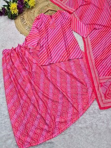 Tenue décontractée traditionnelle indienne et pakistanaise pour femmes, en soie extensible, imprimé numérique rose, coupe ample - Product Image 4