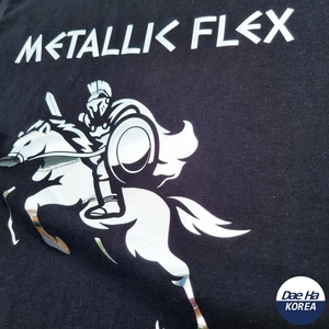 Vinyle thermocollant métallique flexible coréen, le plus vendu, effet miroir brillant pour T-shirts et vêtements - Product Image 4