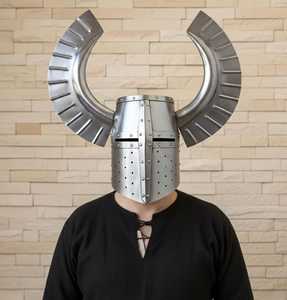 Casco de Caballero Alado con Grandes Alas, Hecho a Mano en Acero, para Cosplay y Coleccionistas, Talla Adulto - Product Image 3