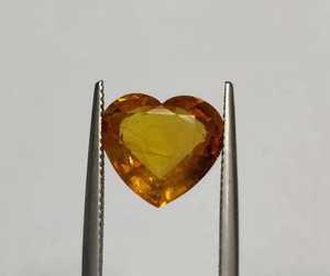 พลอยแซฟไฟร์สีเหลืองธรรมชาติทรงหัวใจ พลอยมีค่าสำหรับทำแหวน - Product Image 1