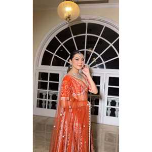 ชุดของนักออกแบบหญิง choli lehenga ที่สวยงามพร้อมลำดับและงานด้าย - Product Image 6