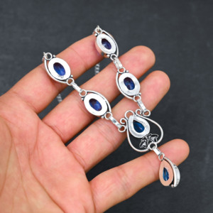 สร้อยคอเงินแท้ประดับมุกน้ำจืดทรงลูกแพร์สีฟ้าโทแพซสังเคราะห์ งานแฮนด์เมดสั่งทำพิเศษ ของขวัญแต่งงานสุดหรู - Product Image 2