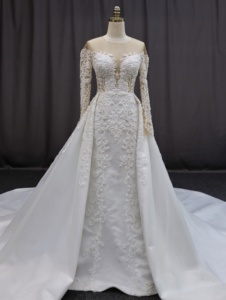 Robe de mariée rouge brodée à manches longues, col en V, silhouette trapèze, en Spandex/Coton, dentelle et perles, longueur asymétrique, style classique - Product Image 2