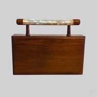 Pochette de soirée élégante en bois artisanal avec incrustation complexe en nacre et finition haut de gamme pour les cérémonies nuptiales par Casa Hub