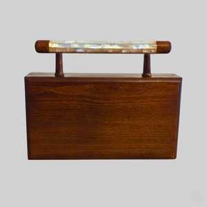 Pochette de soirée élégante en bois artisanal avec incrustation complexe en nacre et finition haut de gamme pour les cérémonies nuptiales par Casa Hub - Product Image 5