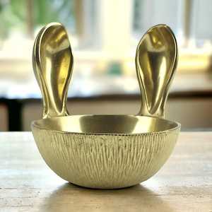 Bol en métal fait main avec des oreilles de lapin, design vintage poli, largeur 25,5 cm, pour la décoration de la maison - Product Image 1