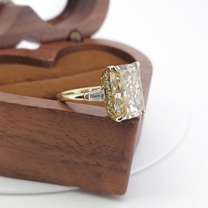 Anillo de Compromiso de Moissanita Amarilla Canaria de Corte Radiante Alargado de 5 Quilates, Anillo de Promesa de Oro Sólido, Anillo de Regalo de Aniversario para Ella - Product Image 3