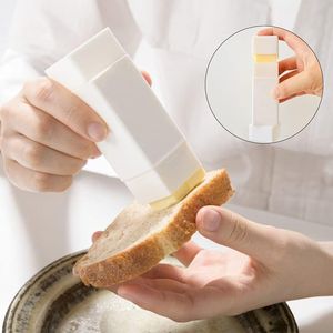 Distributeur de beurre avec couvercle rotatif et support pour spatule, pour une répartition uniforme des crêpes et gaufres, idéal pour la cuisine domestique - Product Image 3