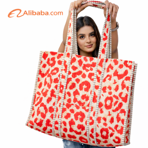 Sac fourre-tout de style bohème pour femmes avec tissu imprimé - Approvisionnement immédiat, écologique, coton matelassé de haute qualité - Product Image 1