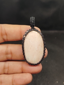 Collier pendentif en macramé opale rose naturelle fait main, pierre précieuse ovale facettée, bijoux en fil noué style bohème pour femme - Product Image 4