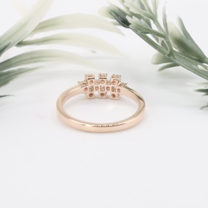Anillo de compromiso geométrico en oro rosa con diseño de rejilla clásica y diamantes cultivados en laboratorio, joyería fina para mujer. - Product Image 2