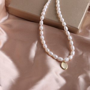 Collar de Perlas de Agua Dulce Retro para Mujer, Gargantilla con Colgante de Piedra Ojo de Gato de Alta Gama Estilo Coreano Dongdaemun - Product Image 2