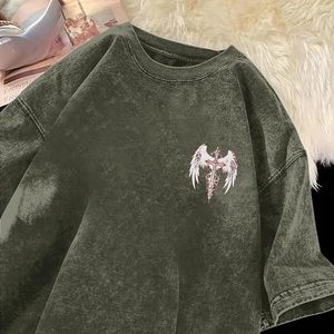 Camiseta Oversize para Hombre con Estampado de Alas de Cruz Gótica, Manga Corta, Cuello Redondo, Estilo Denim, Diseño de Algodón en la Espalda, 340g, Marca Personalizada - Product Image 3