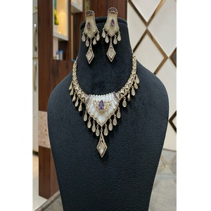 Ensemble collier et boucles d'oreilles élégants de qualité supérieure, plaqués or, avec cristaux et strass, style ethnique, pour femmes, pour fêtes, mariages, anniversaires, fiançailles - Product Image 1