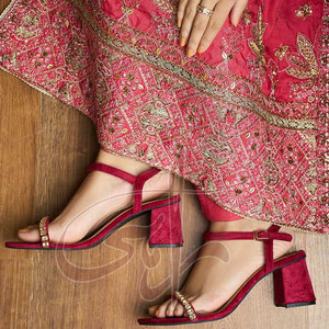 Sandalias de Tacón Alto Elegantes y Cómodas de Color Granate con Parte Superior de Terciopelo Estampado, Hechas a Mano, Antideslizantes, con una Sola Tira, Marca Raahi - Product Image 4