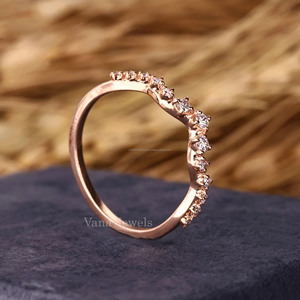 Bague de mariage empilable délicate en or jaune massif 14 carats avec diamant de laboratoire taille brillant, courbée, pour anniversaire, certifiée IGI - Product Image 5