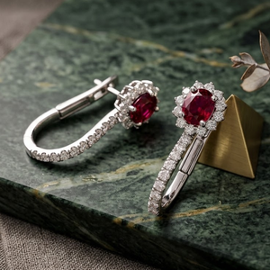 Boucles d'oreilles créoles ovales en or blanc massif 18 carats avec serti griffe, style classique, pour femme, idéales pour les fêtes et mariages, cadeau fiable et haut de gamme - Product Image 1
