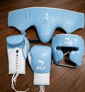 Set de Guantes de MMA Fly Superlace, Cuero Vacuno Personalizado, Transpirables, que Absorben la Humedad, Guantes de Boxeo de Dedo Completo, Protector de Cabeza, Protector Inguinal - Product Image 1