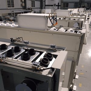 อุปกรณ์ยึดสายพานลำเลียงโซ่สแตนเลสแบบแบ่งส่วนสำหรับสายการผลิตประกอบอัตโนมัติในอุตสาหกรรม ปรับความเร็วได้ ทนทาน - Product Image 1