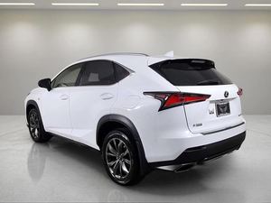 Toyota NX 300 F Sport AWD 2021 Usado en Buenas Condiciones, Color Blanco - Product Image 3