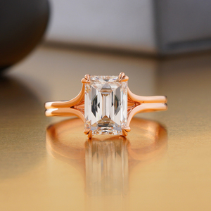 Anillo de Compromiso de Oro Amarillo y Blanco de 14K con Diamante Cultivado en Laboratorio de Corte Esmeralda de 3.02 CT, VVS DEF, Solitario Nupcial con Engaste de Bisel - Product Image 1