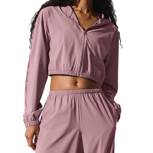 Fournisseur de sweats à capuche zippés personnalisés pour femmes, coupe courte, très tendance, extensibles, décontractés, de qualité supérieure, OEM, marque privée, coupe ajustée - Product Image 1