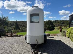 Remorque à chevaux d'occasion Pinto 1980, état impeccable, disponible dès maintenant à prix abordable - Product Image 2