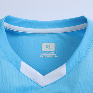 Tenues de football pour hommes en polyester bleu clair confortables, ensembles d'uniformes d'été pas chers, maillots de football personnalisés avec nom et logo, shorts - Product Image 3