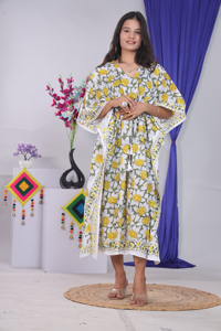 Vestido Kaftán de Algodón 100% con Estampado Floral Amarillo, Corte Regular para Mujer, Largo hasta la Rodilla, Manga Corta, Cuello en V, Transpirable, Formal para Invierno - Product Image 3