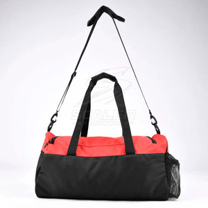 Bolsa deportiva ligera diseñada para un transporte cómodo, empaque flexible y fácil transporte para viajes, gimnasio y deportes. - Product Image 3