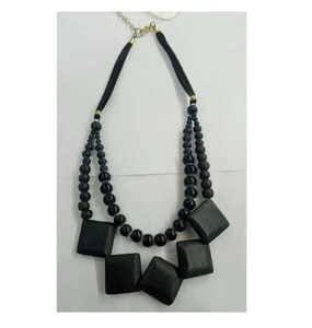 Collier en résine fait main de luxe pour femmes, bijou fantaisie coloré pour un look décontracté - Product Image 1
