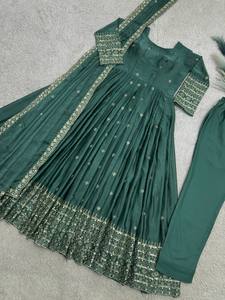 Robe Anarkali en Soie Jacquard Premium pour Femme, Style Indien Ethnique Pishwas, Bordure en Dentelle, Idéale pour Fêtes et Mariages, Séchage Rapide - Product Image 4