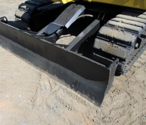 Excavatrice compacte conçue pour les travaux d'infrastructure urbaine - Product Image 4