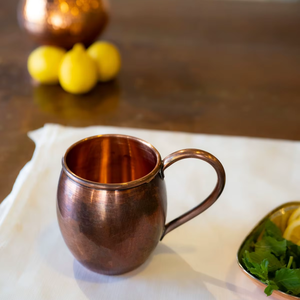 Mug à Moscow Mule individuel, design moderne, écologique, en acier martelé plaqué cuivre avec poignée, 500 ml/16 oz, pour la maison et le bureau - Product Image 3