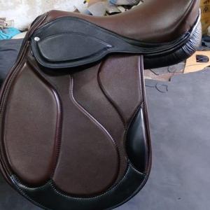 MONTURA DE CABALLO SIN ÁRBOLES USO TODO PROPÓSITO TAMAÑO 16 "-18" en MÚLTIPLES COLORES - Product Image 1