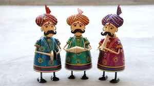 Juego de 3 Estatuas Artesanales de Metal de Músicos Rajasthani, Arte Folclórico Tradicional Colorido para Decoración del Hogar y Regalos de Oficina - Product Image 2