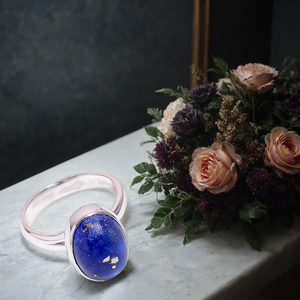 Anillo de boda hecho a mano en plata con lapislázuli natural, anillo de eternidad vermeil con gema ovalada, anillos de moda para aniversario. - Product Image 1