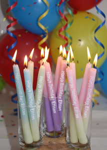 Bougies coniques personnalisées Pastel pour anniversaire, avec nom sur mesure, en cire de soja, sans fumée, faites à la main, parfum rose, pour Noël - Product Image 3