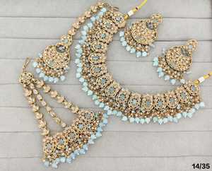 Parure de bijoux ethnique plaqué or antique avec collier ras-du-cou en zircon cubique, pendentif perlé, motif floral, pour mariée, avec boucles d'oreilles, mang tika et pasa - Product Image 3