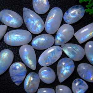 Pierres précieuses en vrac de haute qualité en pierre de lune arc-en-ciel naturelle, cabochons en pierre de lune bleue taillés en forme ovale, ronde et cœur, vente en gros - Product Image 3