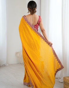 Sari jaune de créateur KV en mélange de soie traditionnel orné, avec chemisier non cousu, idéal pour les occasions festives - Product Image 5