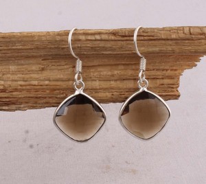 Boucles d'oreilles en quartz fumé en gros, en argent sterling 925, avec pierres précieuses taillées en coussin facetté, fabriquées à la main, cristal brun - Product Image 1