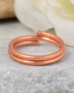 Anillo de Cobre Hecho a Mano con Diseño Simple, Acabado Liso y Cómodo para Uso Diario - Product Image 1